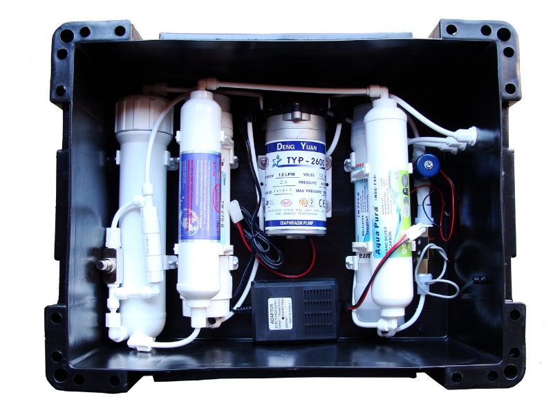 Borehole water treatment installation